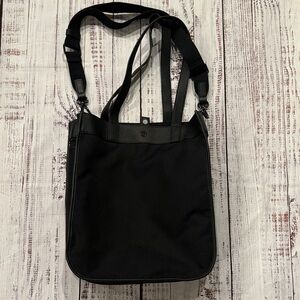 Black Women’s Lululemon Expandable Bag